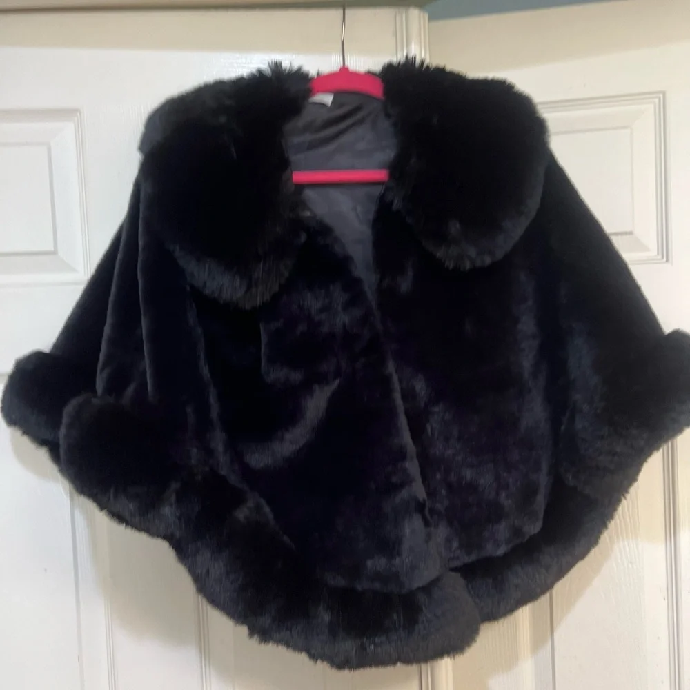 La Fiorentina Black Faux Fur Poncho wrap shawl One Size old money fall winter